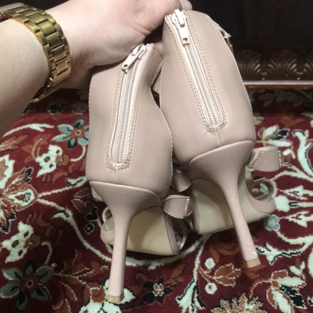 Size 9 - Picture 3 of 7